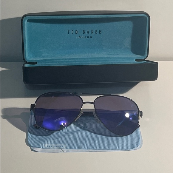 Ted Baker London Aviator Sunglasses EUC w/Case & cleaning cloth Open